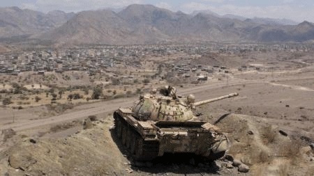 Ejército yemení hunde un barco militar de la agresión saudí